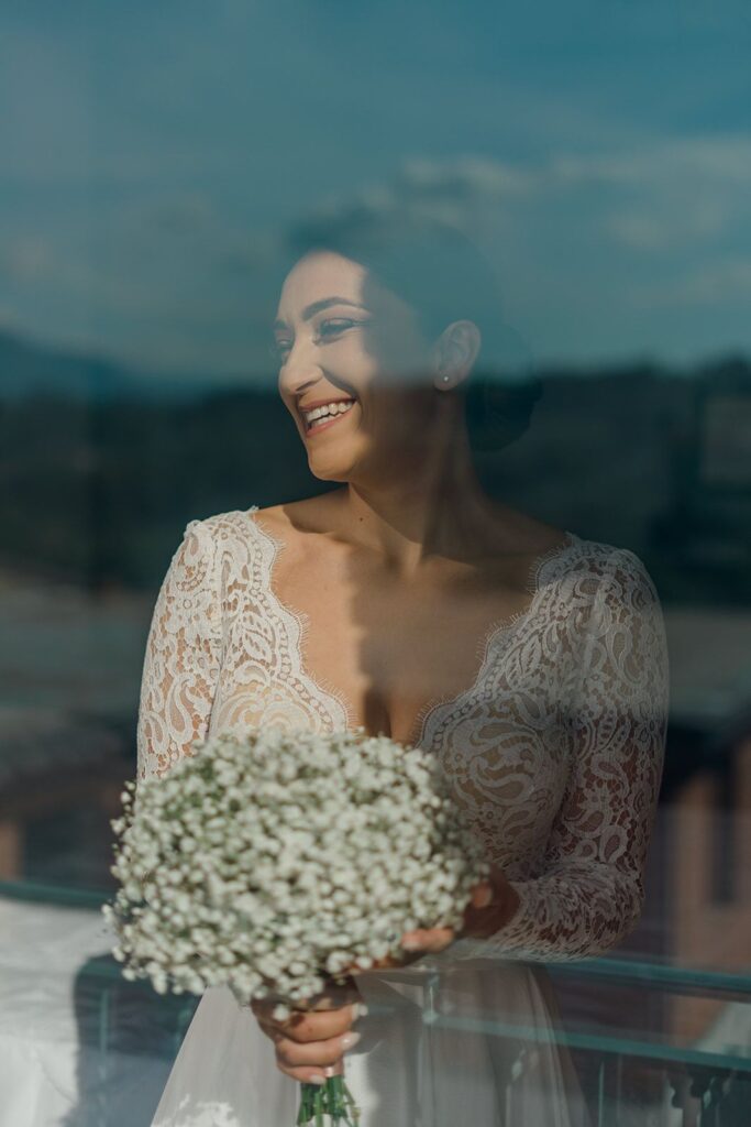 Preparativi matrimonio a Villa Orsini – sposa emozionata