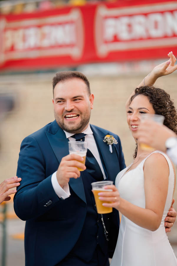matrimonio stefano e carla - sposi con compari e amici durante le esterne - fotografo matrimonio irpinia